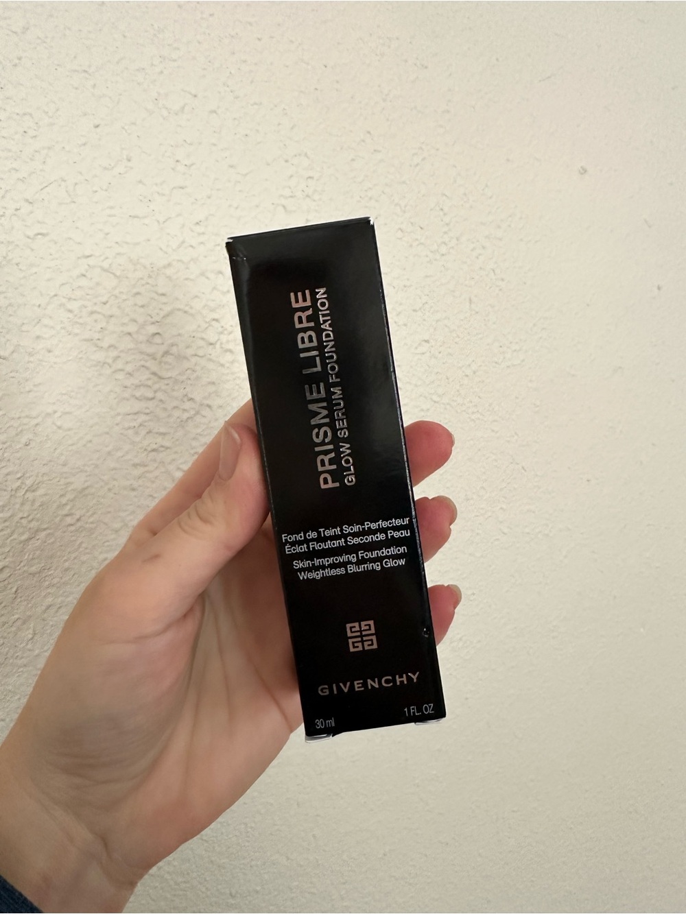 Givenchy Prisme Libre Glow Serum Foundation - 4W (Medium with Warm Undertones)